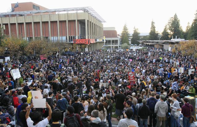 Ένοπλος εισέβαλε στο Μπέρκλεϊ στη διάρκεια διαδήλωσης κατά της Γουόλ Στριτ