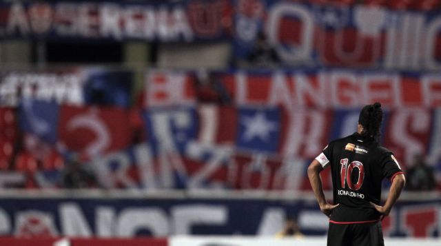 Αποδοκιμασίες και τάσεις φυγής από τον Ροναλντίνιο