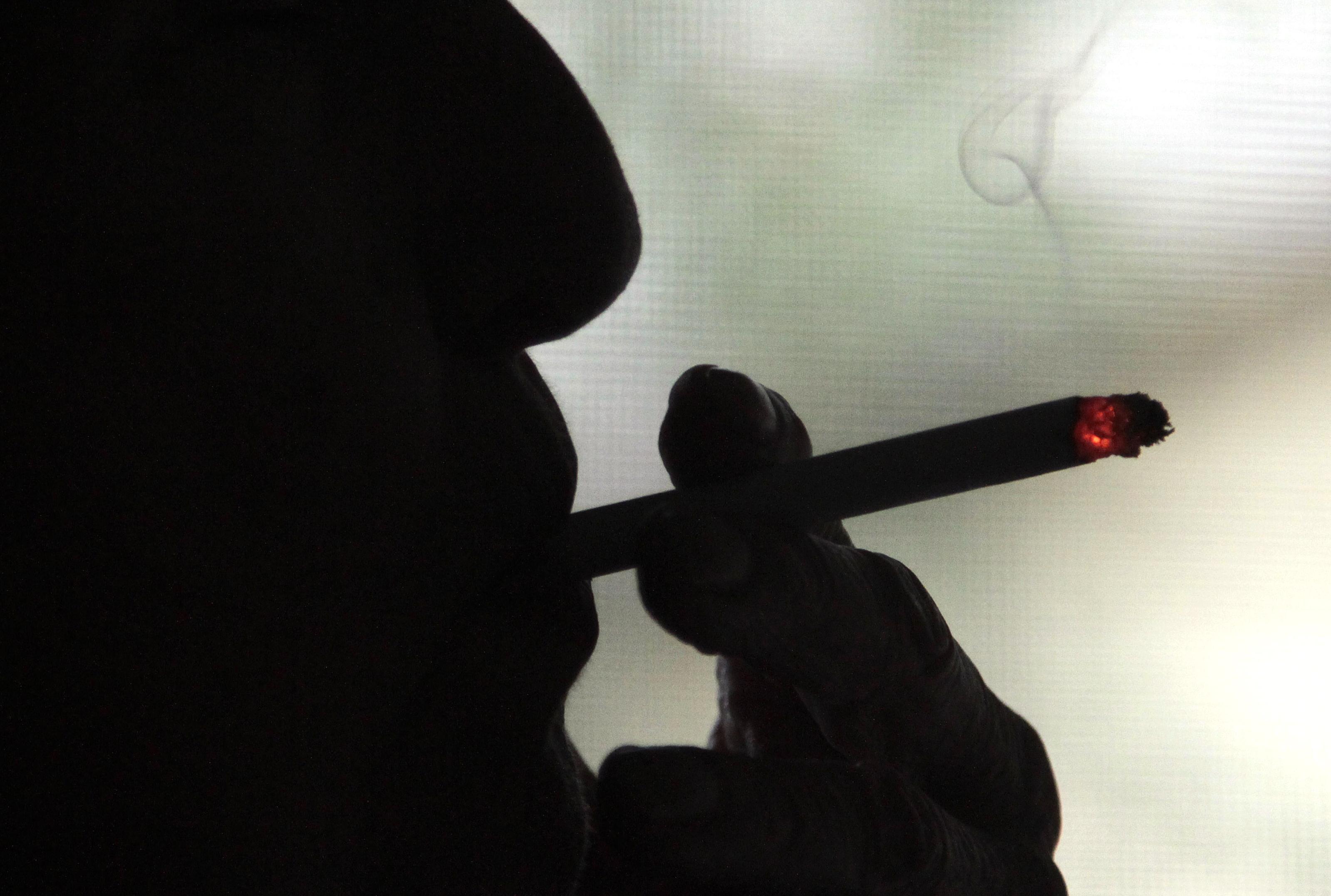 Για να μειωθούν οι πυρκαγιές, τα τσιγάρα στην ΕΕ σβήνουν μόνα τους