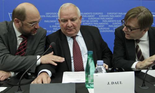 Στη γραμμή Σαμαρά για το θέμα του δημοψηφίσματος και το ΕΛΚ