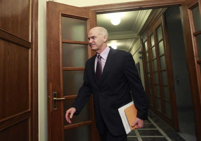 Καρφωμένα στο «ελληνικό πόκερ» τα διεθνή μέσα ενημέρωσης