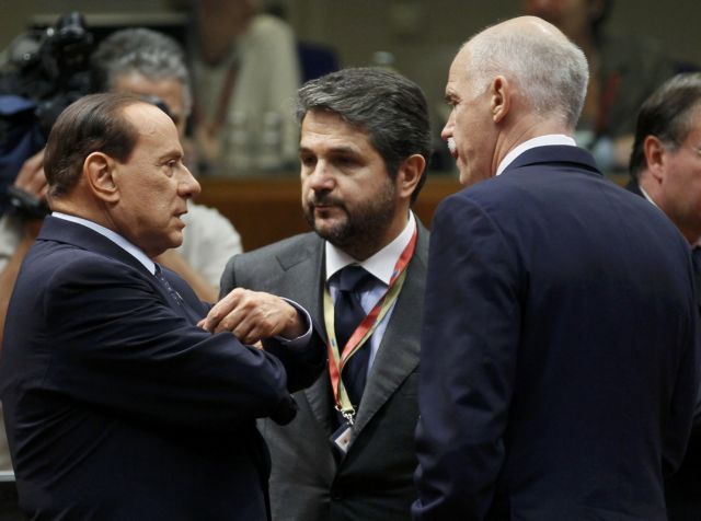 Η πολιτική αβεβαιότητα σε Ελλάδα και Ιταλία βυθίζει το ευρώ