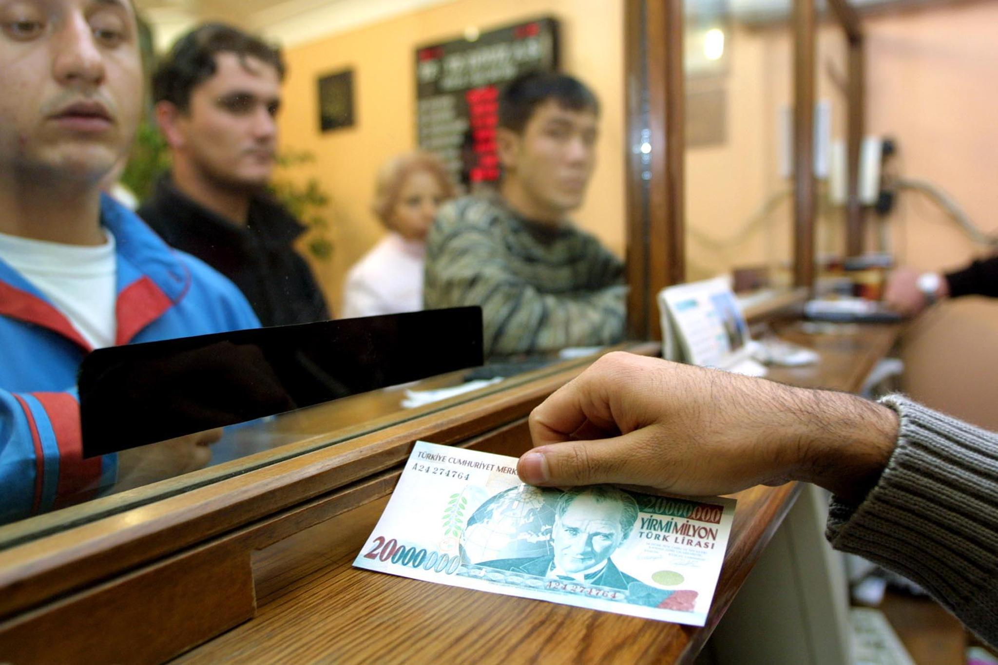 Σταθερή η αξιολόγηση της Τουρκίας από τη Fitch αλλά τα ομόλογα παραμένουν junk