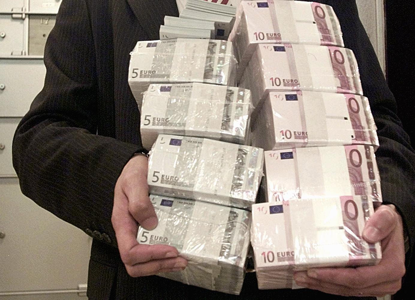 Καταθέσεις 14 δισ. ευρώ κόστισε στις τράπεζες το δίμηνο πολιτικής αβεβαιότητας