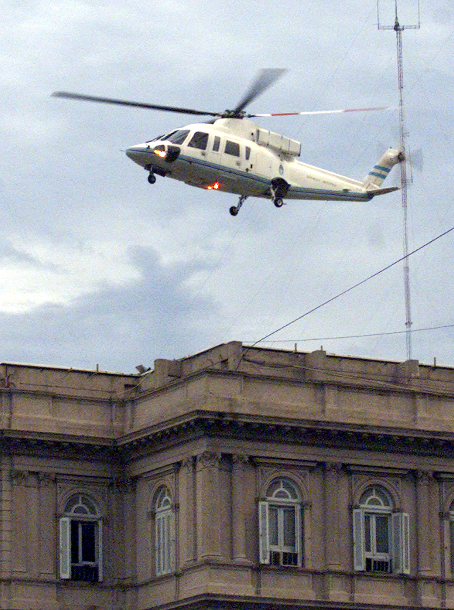 Το ελικόπτερο που φυγάδευσε έναν Αργεντινό πρόεδρο και προκαλεί αντιπαραθέσεις