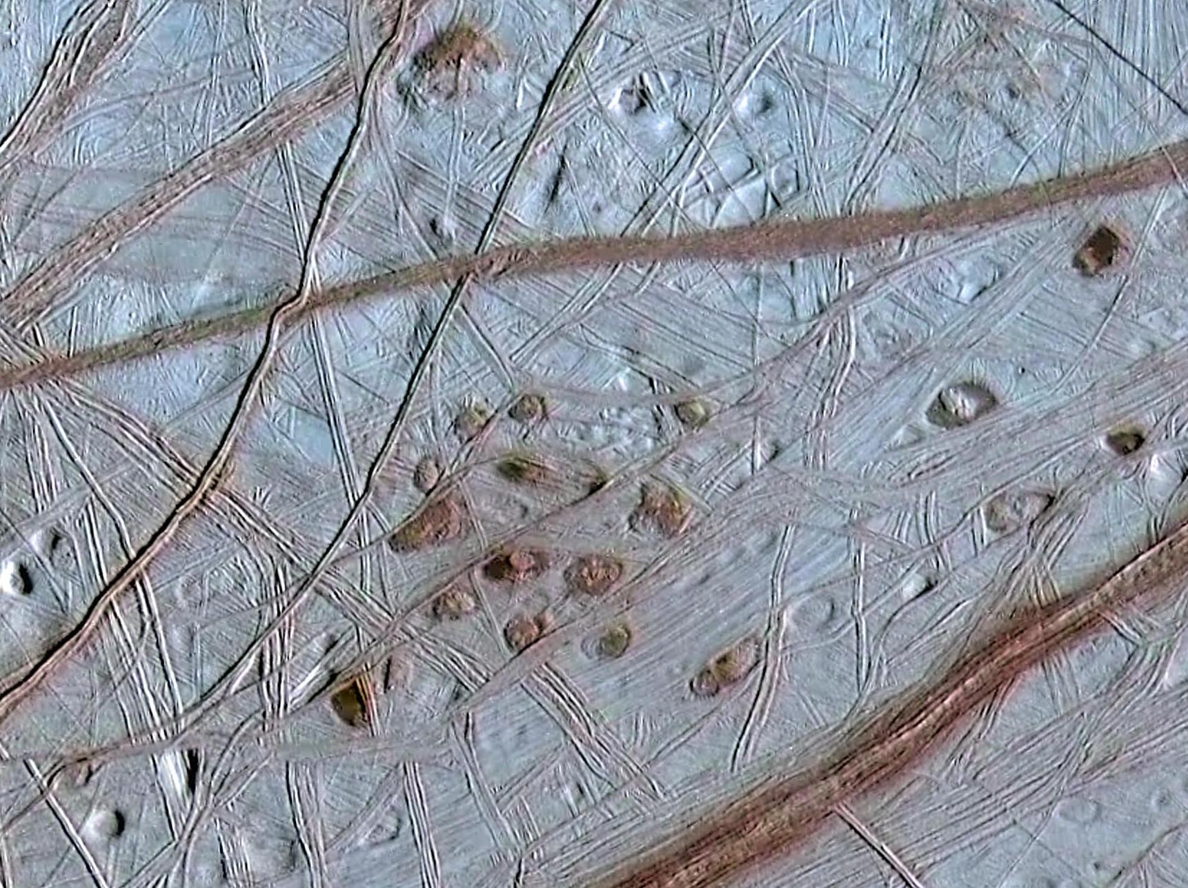 Λίμνες με νερό κρύβονται κάτω από τους πάγους δορυφόρου του Δία