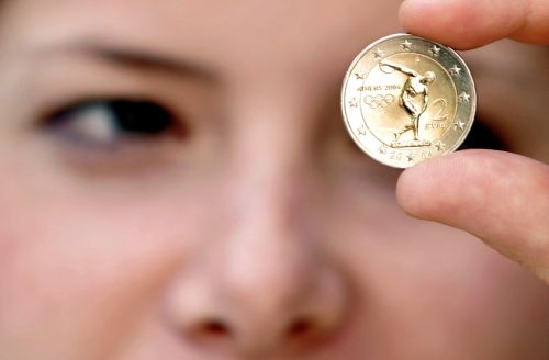 Απορρίπτει τα σενάρια περί διάσπασης της Ευρωζώνης η Κομισιόν