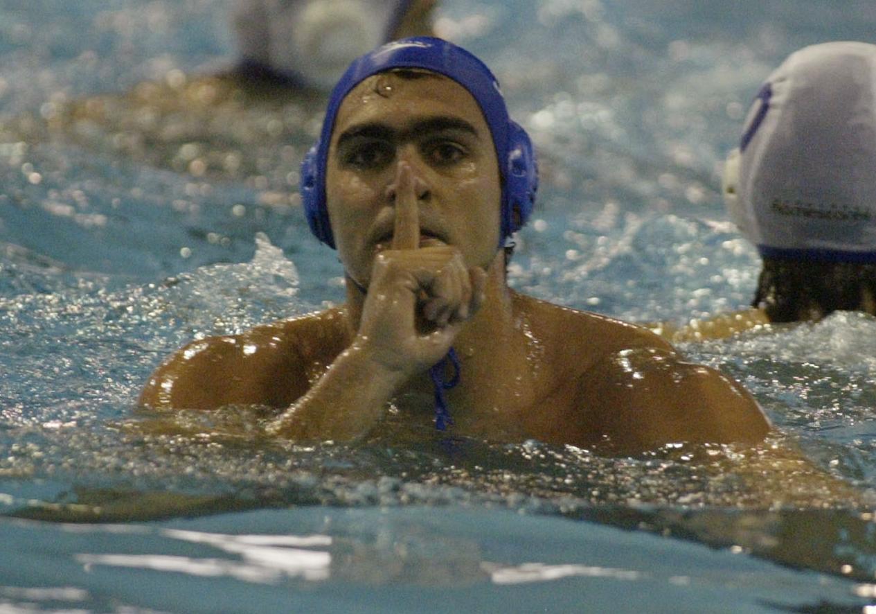 «Δεν ήμουν προκλητικός κατά του Ολυμπιακού» απαντά ο Χατζηθεοδώρου