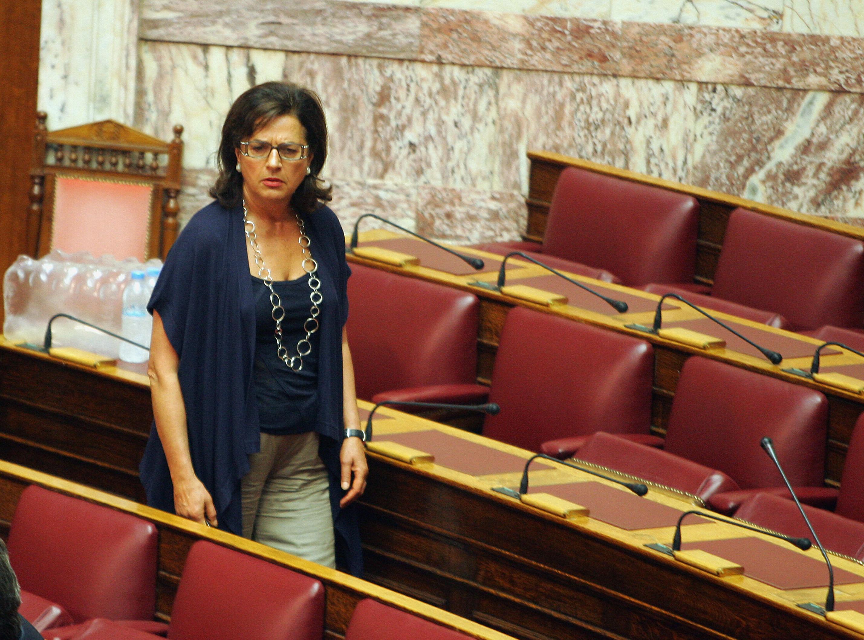 Παρέμβαση Παπούλια για κυβέρνηση εθνικής σωτηρίας ζητά η Βάσω Παπανδρέου