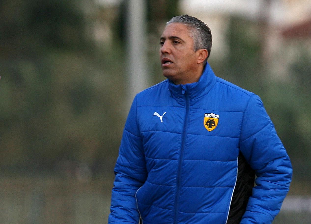 «Aνταγωνιστική η ΑΕΚ στην Τούμπα», λέει ο Κωστένογλου