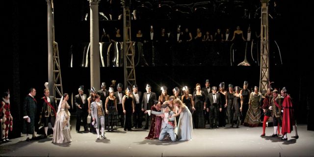 Χορός, μουσική, παραμύθι στην εορταστική Αθήνα