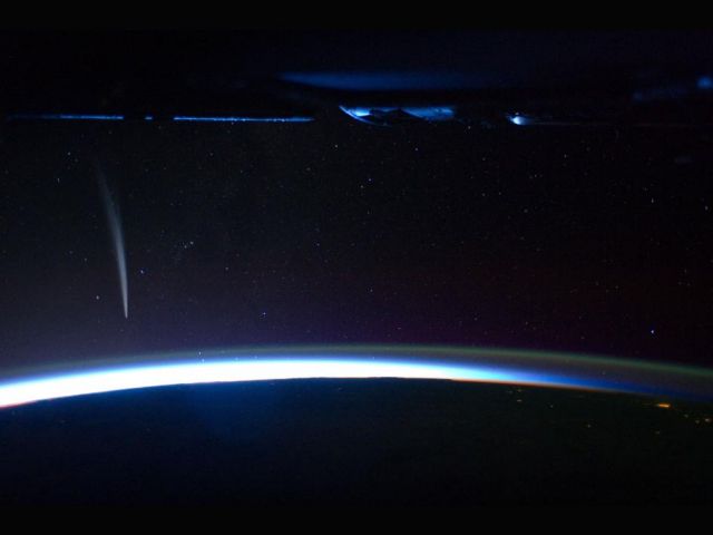 Περαστικός κομήτης εντυπωσιάζει το πλήρωμα του Διεθνούς Διαστημικού Σταθμού