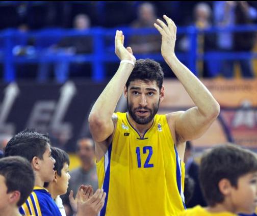 Ο Ηλυσιακός απέκτησε τον Γιώργο Τσιάκο και τιμωρεί τον Χολ