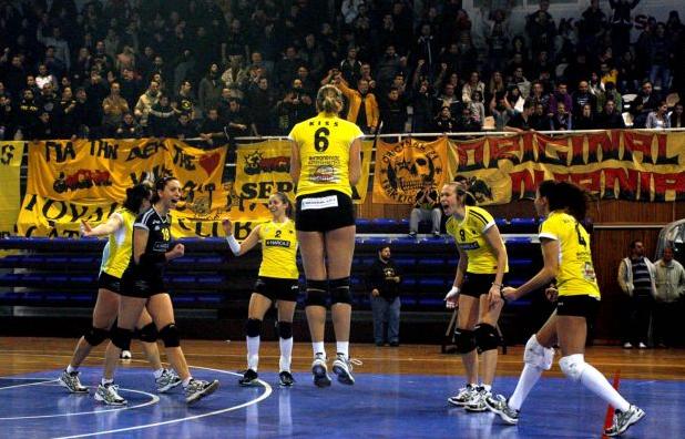 «Σβήστηκε» η τιμωρία της ΑΕΚ, σερβίς με κόσμο κόντρα στον Ολυμπιακό