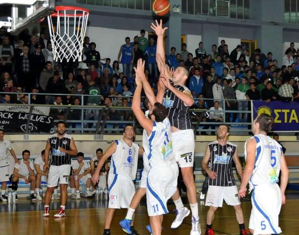 Σκόνταψαν οι Ίκαροι, πέρασε πρώτος ο Πανελευσινιακός