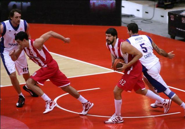 Την απόκτηση σέντερ αποφάσισαν Ίβκοβιτς και Αγγελόπουλοι