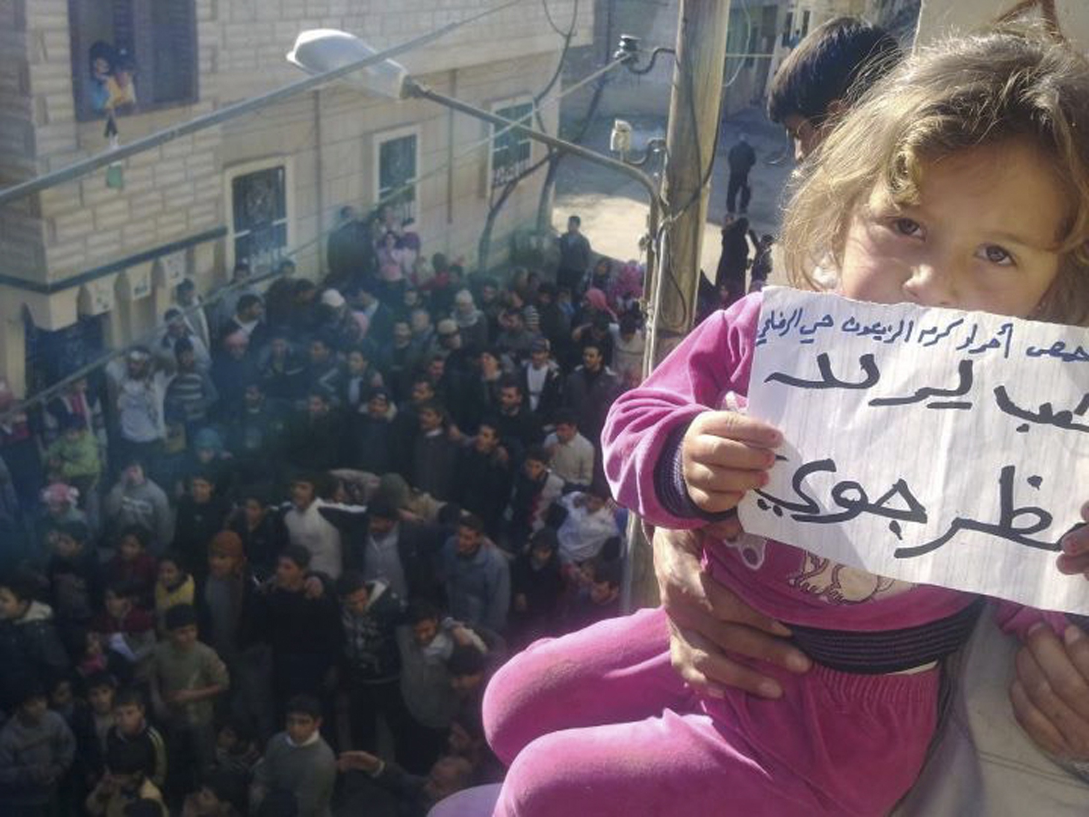 Δεκάδες θύματα στη Συρία ενώ ο Αραβικός Σύνδεσμός εξακολουθεί τις έρευνες