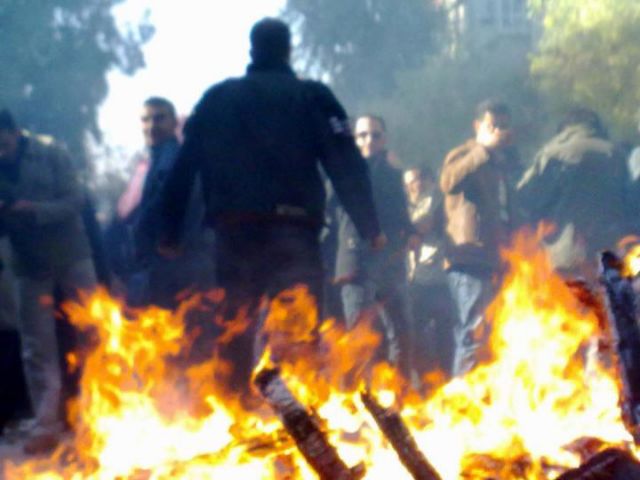 Πνίγεται στο αίμα η Συρία, παρά τη συμφωνία να δεχθεί Άραβες παρατηρητές