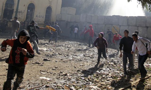 Τρίτη ημέρα συγκρούσεων στρατιωτικής αστυνομίας και διαδηλωτών στο Κάιρο