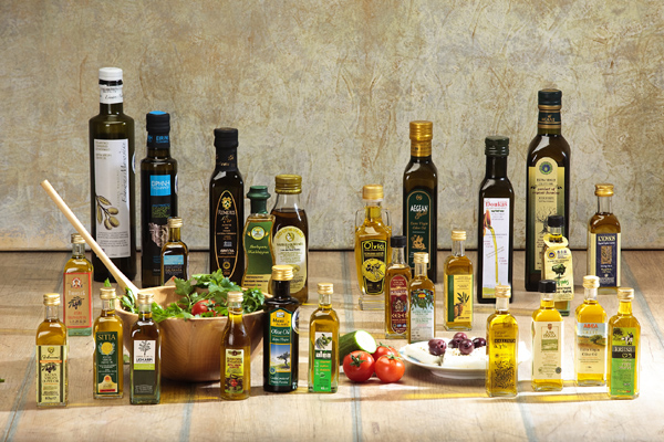 Η ΑΝΕΚ στηρίζει και «ταξιδεύει» το Ελληνικό Ελαιόλαδο