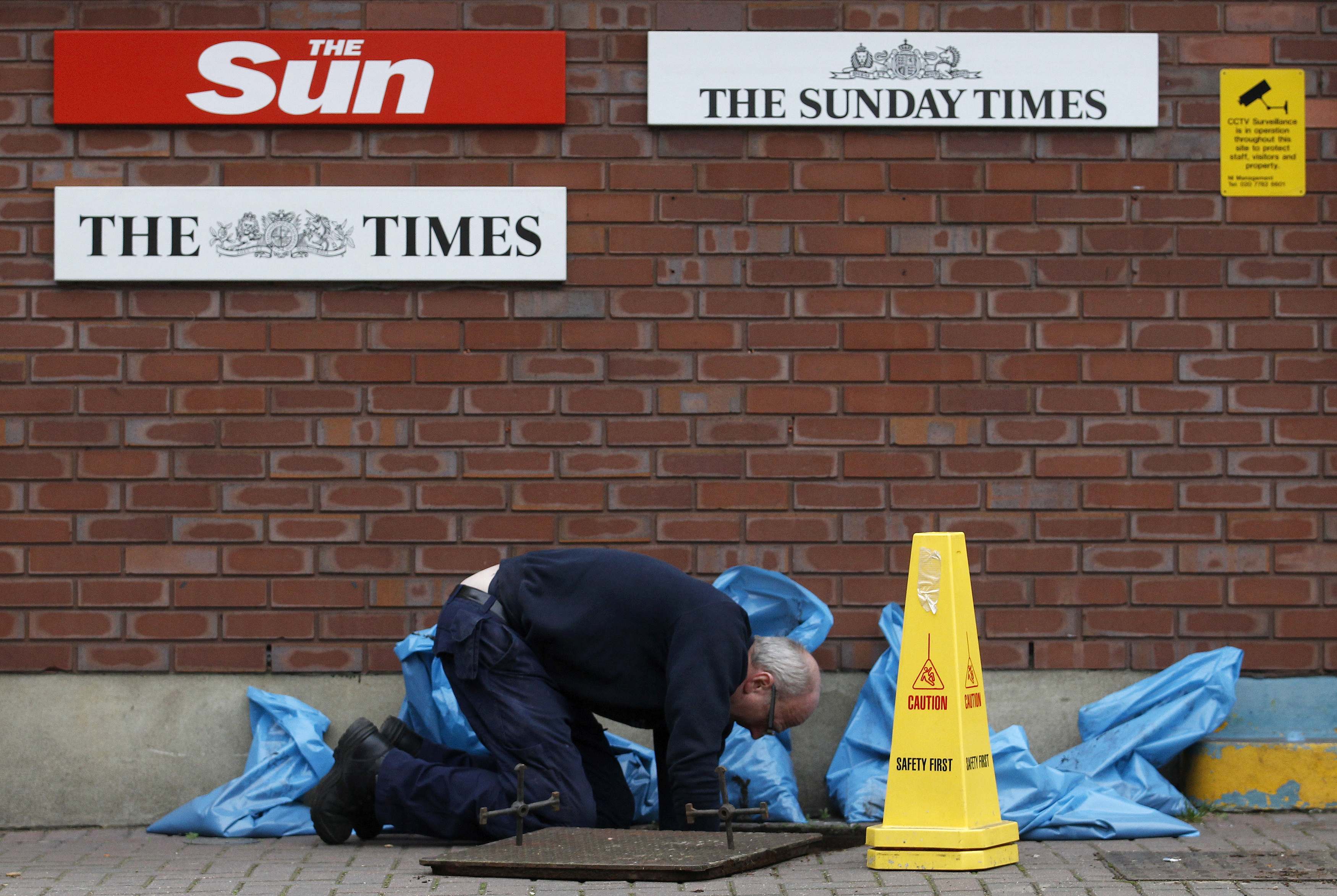 Εξωδικαστικός συμβιβασμός για άλλα επτά θύματα των «κοριών» του Ρούπερτ Μέρντοχ