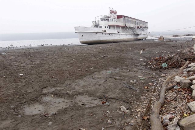 Η ανομβρία συνεχίζεται, ο Δούναβης σχεδόν στερεύει