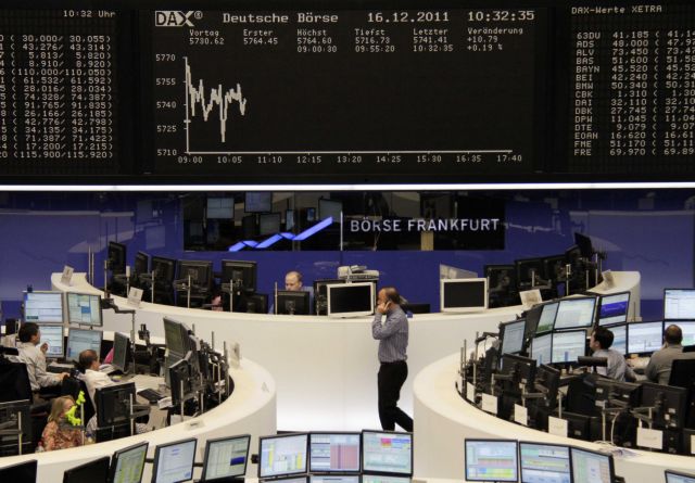 Μεικτά πρόσημα στη Γουόλ Στριτ, στο κόκκινο τα ευρωπαϊκά χρηματιστήρια