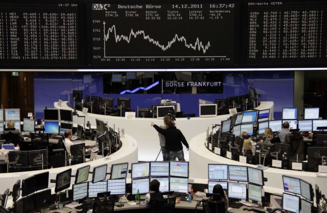 Στο κόκκινο τα ευρωπαϊκά χρηματιστήρια και η Γουόλ Στριτ την Τετάρτη