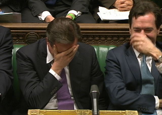 Ψυχρότητα στις σχέσεις Τόρις-Φιλελεύθερων, παρά τις προσπάθειες να πέσουν οι τόνοι