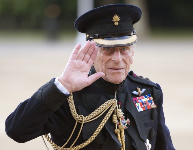 Η Ελισάβετ επισκέφθηκε τον πρίγκιπα Φίλιππο στο νοσοκομείο μετά από επέμβαση