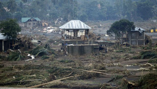 Βιβλική καταστροφή στις Φιλιππίνες, με εκατοντάδες νεκρούς από το πέρασμα τροπικής καταιγίδας
