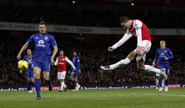 Ο Φαν Πέρσι έσβησε τα… κεράκια, νίκες για Γιουνάιτεντ και Λίβερπουλ,