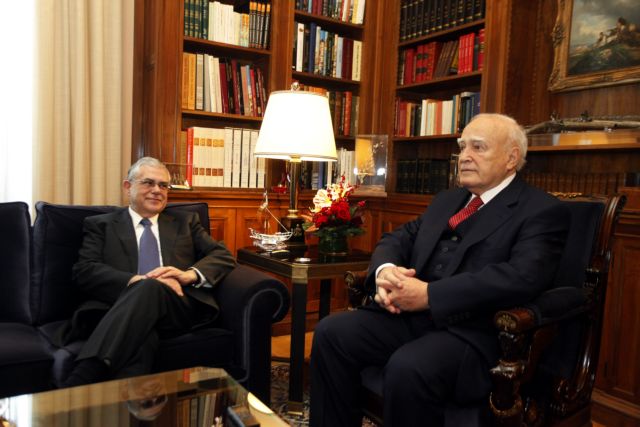 Για τα αποτελέσματα της Συνόδου Κορυφής ενημέρωσε τον Κ.Παπούλια ο πρωθυπουργός