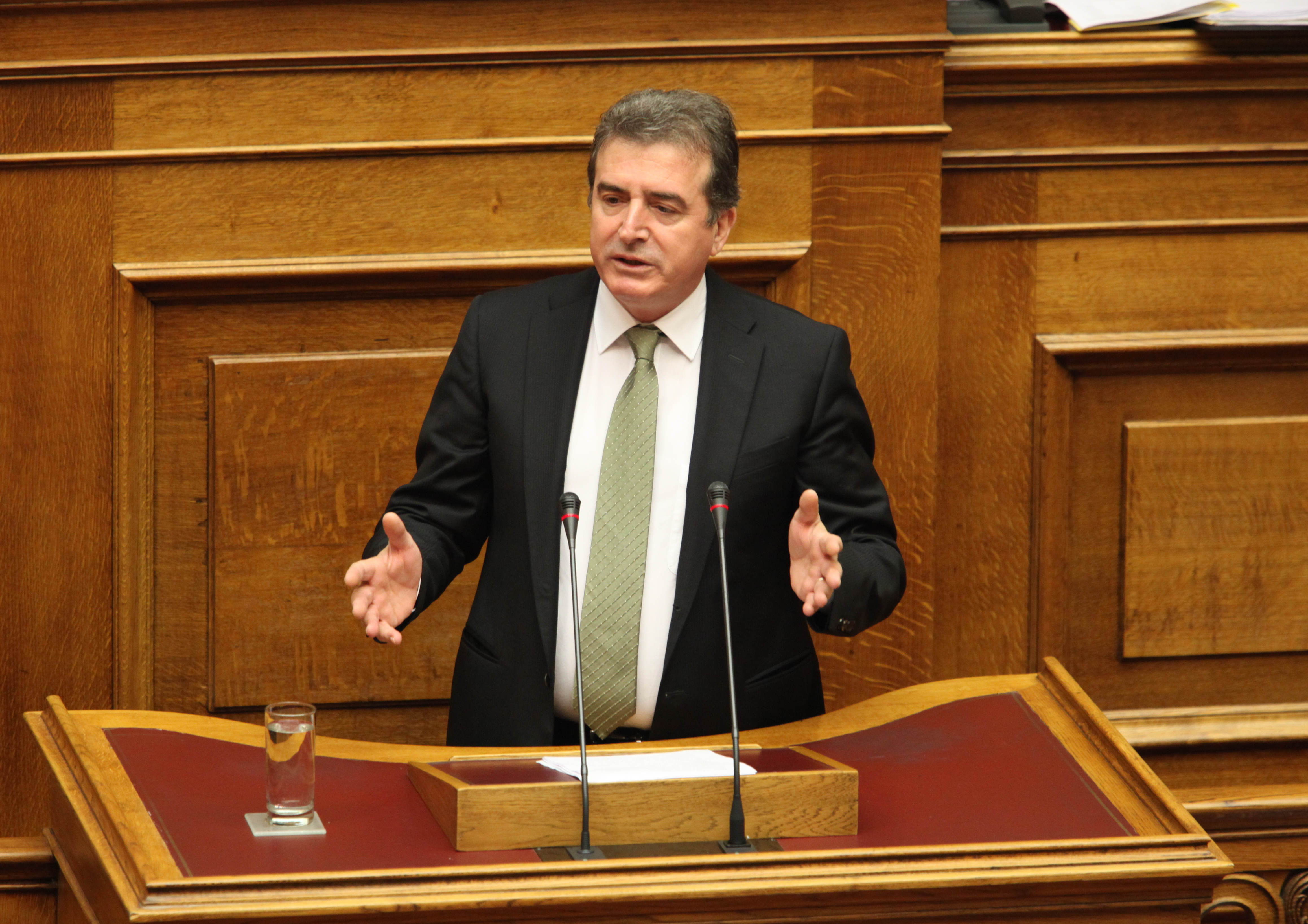 «Βέλη» μεταξύ βουλευτών του ΠΑΣΟΚ στη Βουλή για τη διαδοχή