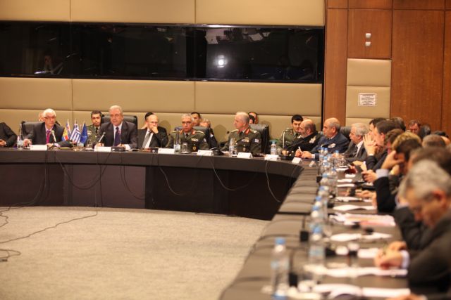 Ανοιχτό το ενδεχόμενο αύξησης της στρατιωτικής θητείας