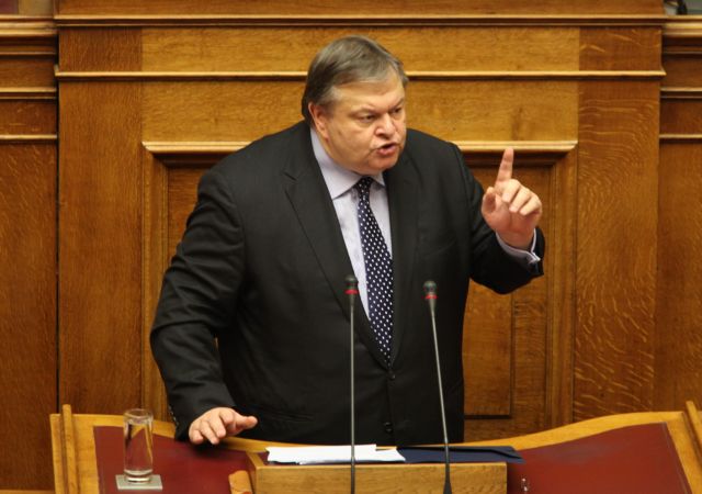 Σύσκεψη στο υπουργείο Οικονομικών για τις ελληνικές θέσεις στη Σύνοδο Κορυφής