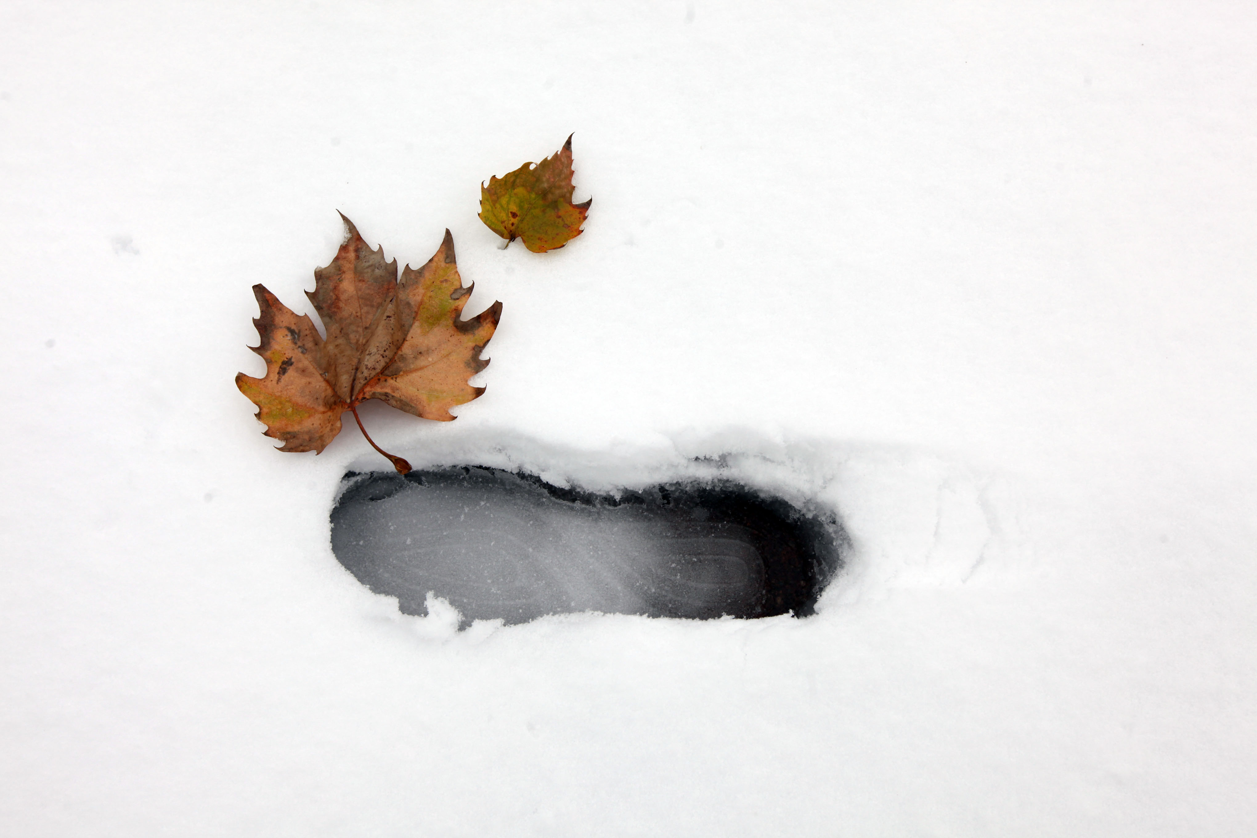 Χιονοπτώσεις στα ορεινά της Μακεδονίας και Πελοποννήσου, απαραίτητες οι αλυσίδες