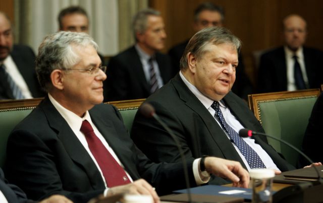 Μέτρα στήριξης της κοινωνικής συνοχής εξετάζει η κυβέρνηση