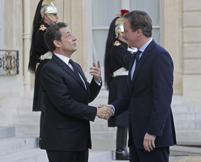 Συνάντηση Σαρκοζί-Κάμερον, καθώς «χτίζεται» η ευρω-δημοσιονομική ένωση