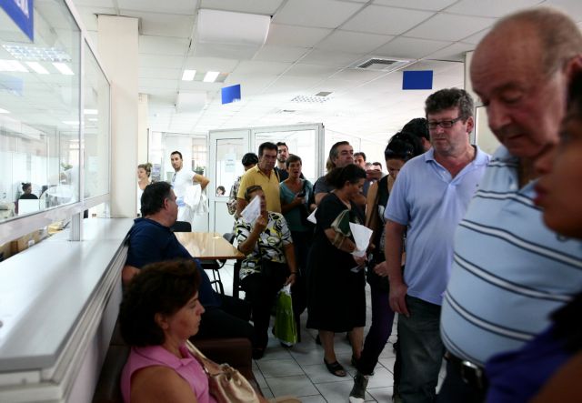 Οργισμένη απάντηση των εφοριακών στις καταγγελίες Σπινέλλη για το «4-4-2»