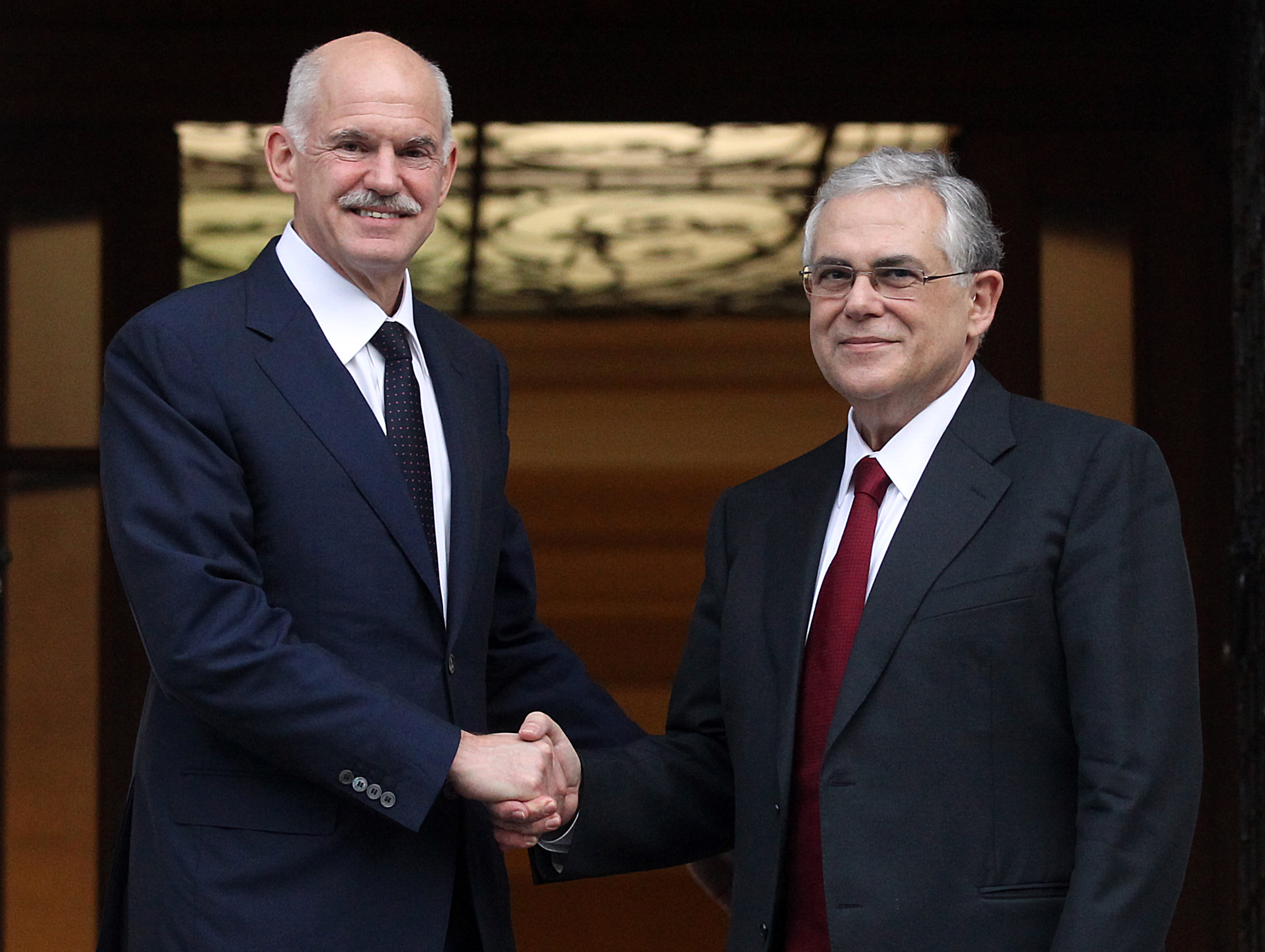 Με τον πρωθυπουργό Λουκά Παπαδήμο συναντάται ο Γιώργος Παπανδρέου