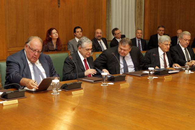 Οι ενδοκυβερνητικοί τριγμοί προβληματίζουν τον πρωθυπουργό