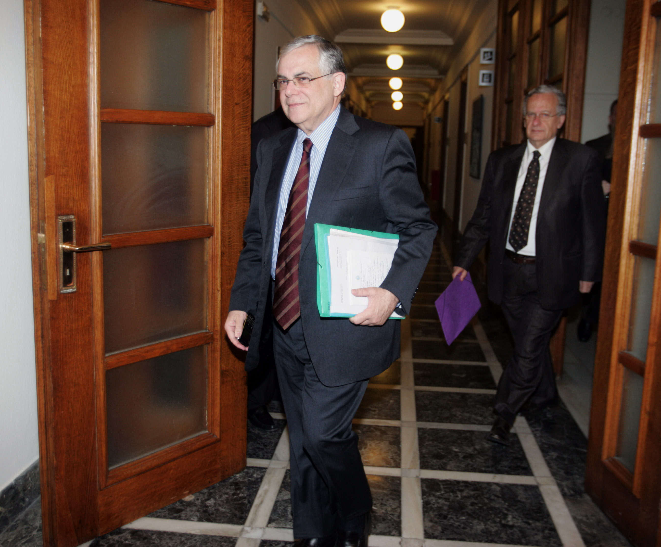 Την παρέμβαση του πρωθυπουργού ζητούν δύο πρυτάνεις για το θέμα του νέου νόμου