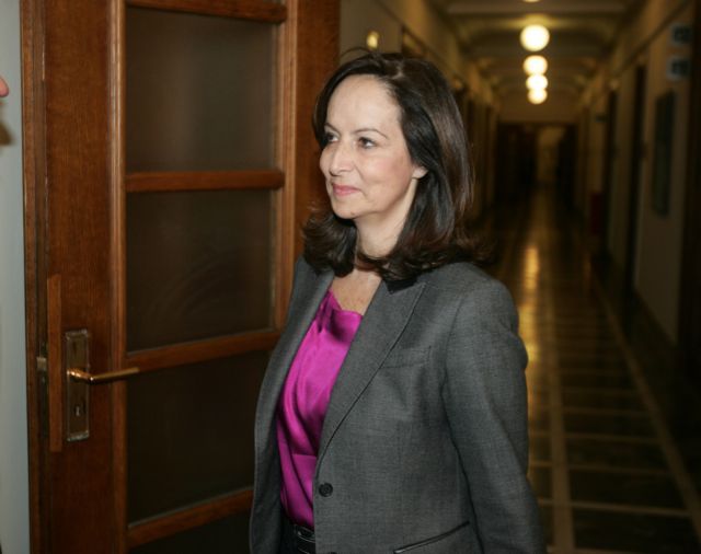 Άμεση εκδίκαση των παραπτωμάτων εκπαιδευτικών προς μαθητές ζητεί η Άννα Διαμαντοπούλου