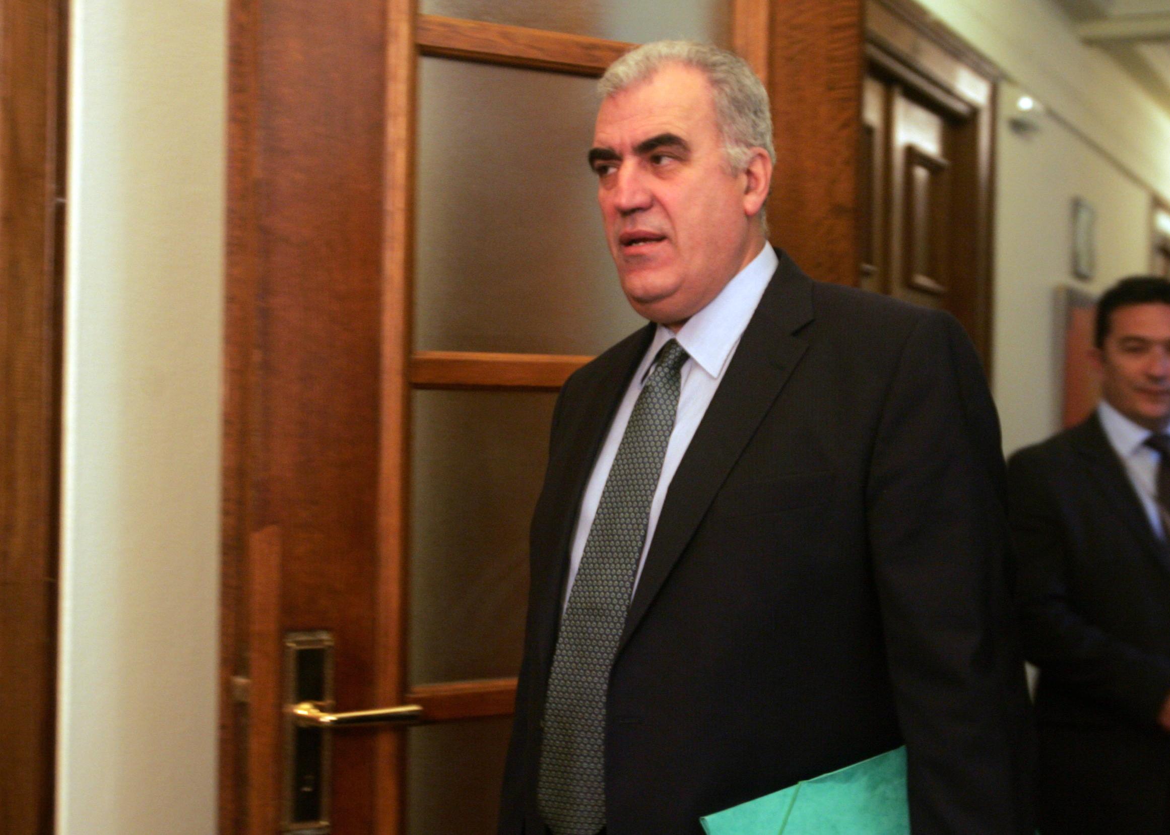 Κατεβάζει η κυβέρνηση τον πήχη της εφεδρείας, ερωτηματικό η στάση της τρόικας