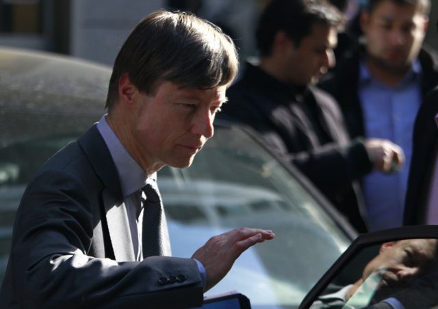 Μείωση των απασχολούμενων στο δημόσιο τουλάχιστον κατά 150.000 έως το 2015