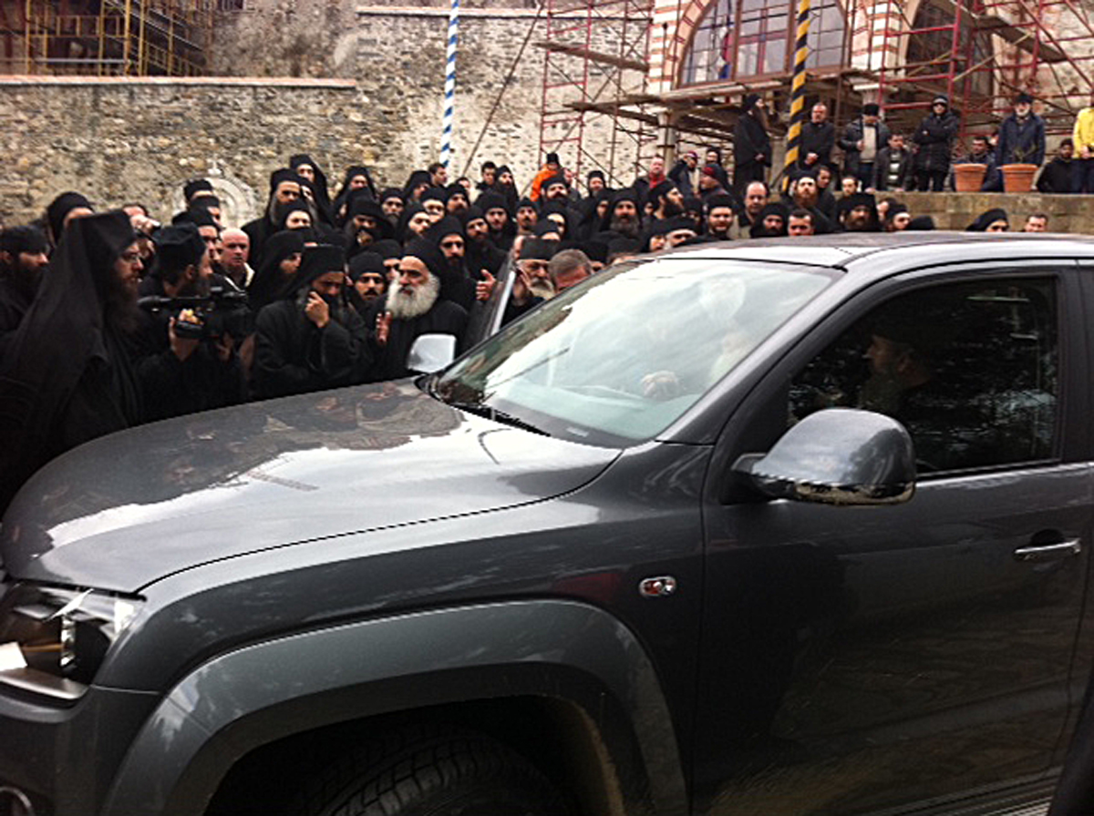 Διαμαρτυρία των Αγιορειτών στον Στ.Δήμα για τον τρόπο σύλληψης του Εφραίμ