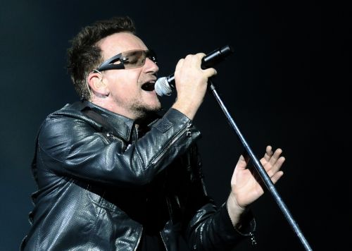 «Με ενοχλεί η φωνή μου» εξομολογήθηκε ο τραγουδιστής των U2, Μπόνο