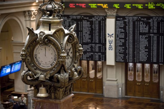 Με ισχυρή ζήτηση και χαμηλότερα επιτόκια δανείστηκε η Ισπανία