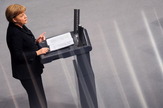 Τις θέσεις του Βερολίνου για τη δημοσιονομική πειθαρχία στην ευρωζώνη παρουσιάζει η Μέρκελ